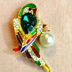 Elegant Parrot Brooch with Faux Pearl Accent